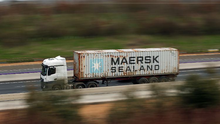Maersk gab die Mehrkosten durch die Huthi-Angriffe an die Kunde weiter.