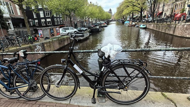 Für ein Fahrrad findet man in Amsterdam leichter einen Parkplatz.