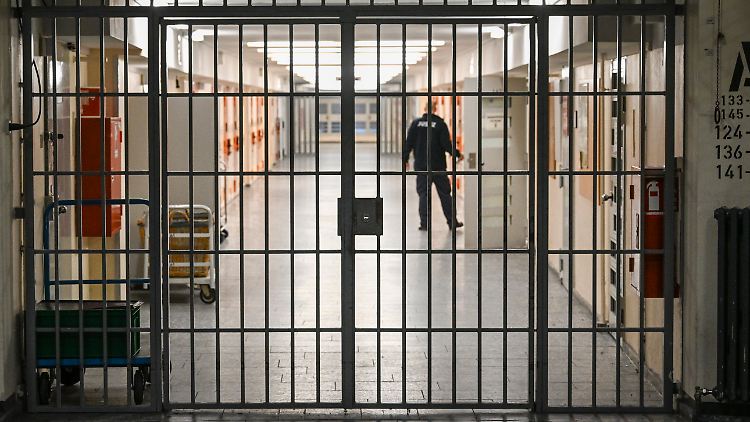 Wer keinen Einspruch gegen den Strafbefehl einlegt und seine Geldstrafe nicht zahlen kann, landet in Ersatzhaft.