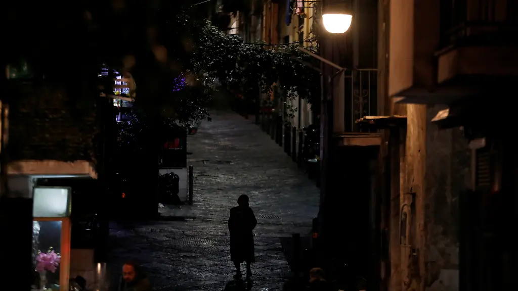 2020-11-27T134650Z-1491488302-RC2PBK9OBZ0R-RTRMADP-3-HEALTH-CORONAVIRUS-ITALY