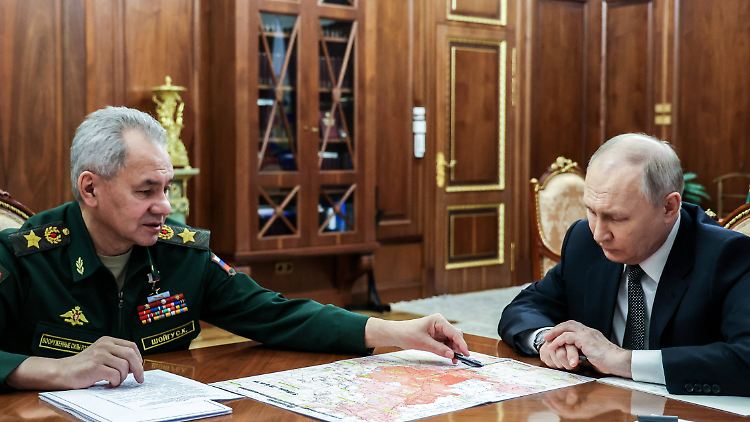 Ränke- und Strategiespiele: Schoigu und Putin (rechts) im Februar dieses Jahres