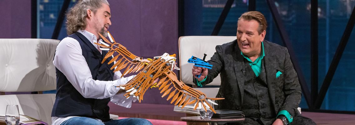 Nils Glagau und Ralf Dümmel nehmen die Spielsteine von BIONICtoys unter die Lupe.