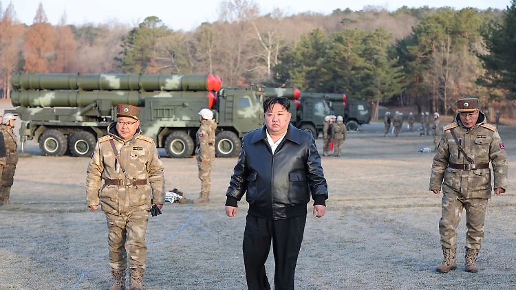 Nordkoreas Diktator Kim Jong Un führt in Nordkorea ein luxuriöses Leben, während weite Teile der Bevölkerung in extremer Armut leben. 