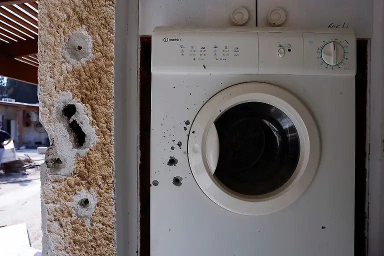 2023-11-02T122241Z-214364150-RC2Y44ACZTIU-RTRMADP-3-ISRAEL-PALESTINIANS-KFAR-AZA