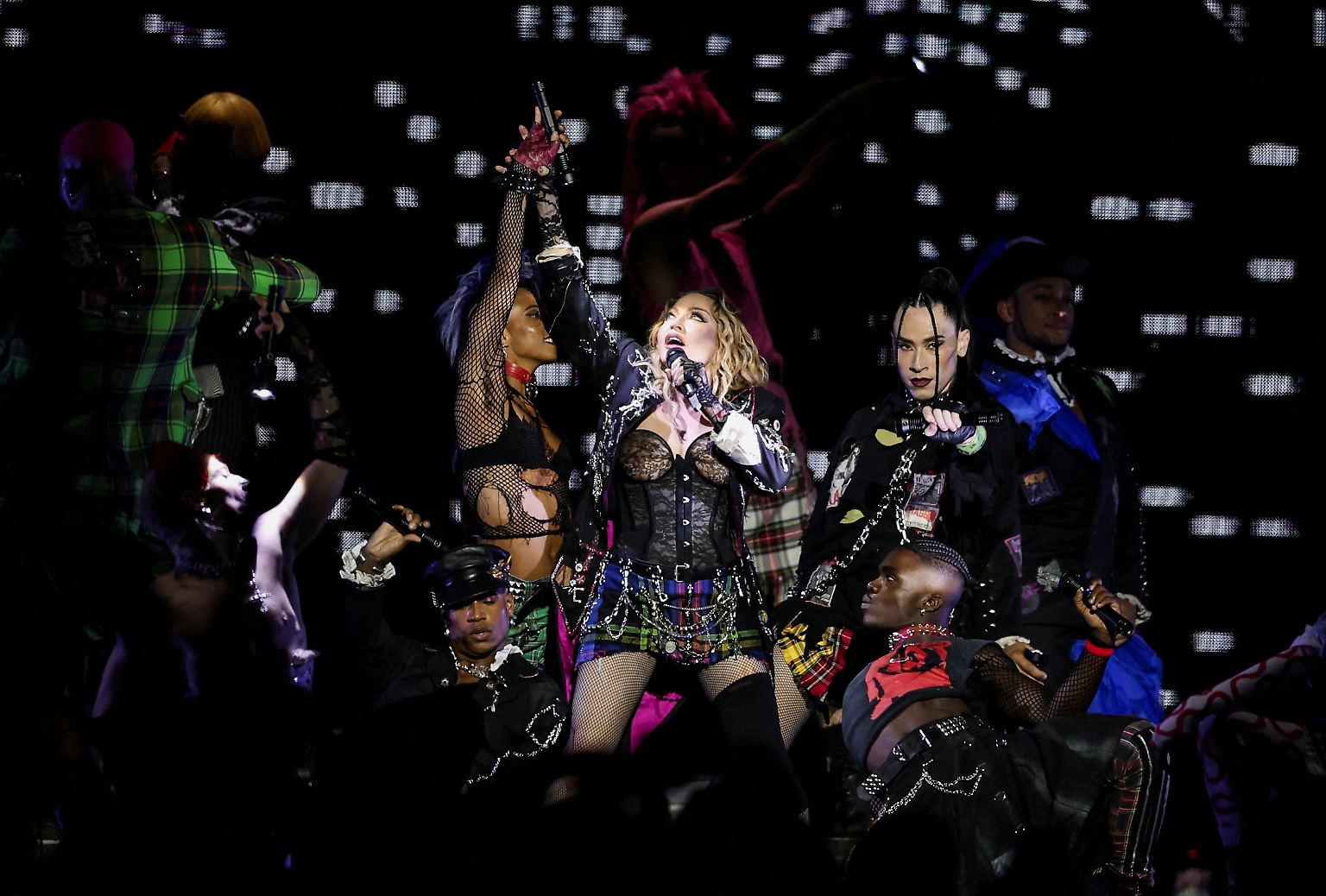 Es ist das größte Konzert in der 40-jährigen Karriere der "Queen of Pop": Am Samstagabend feiert Madonna den Abschluss ihrer Welttournee in Rio de Janeiro.