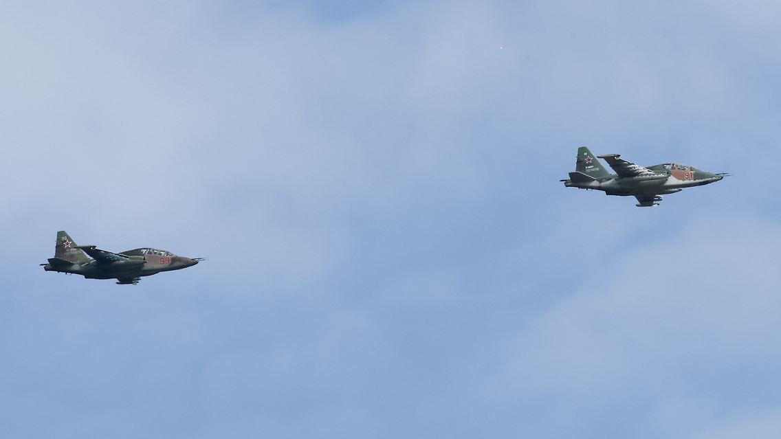 Russische Su-25 am Himmel.