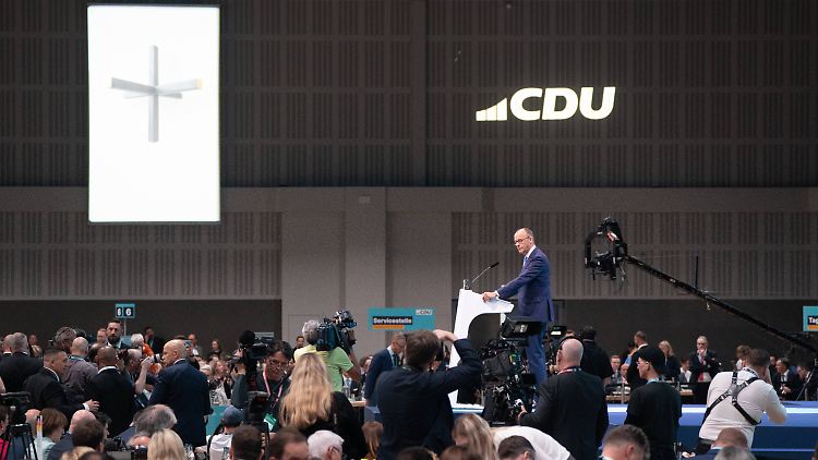 "Die CDU plant in ihrem neuen Grundsatzprogramm, das Recht auf Asyl in Europa abzuschaffen", erklärt die ökumenische Arbeitsgemeinschaft "Asyl in der Kirche".