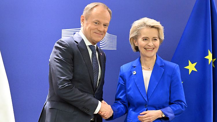 Die Zusagen der polnischen Regierung mit Tusk an der Spitze haben die Kommission rund um von der Leyen überzeugt.