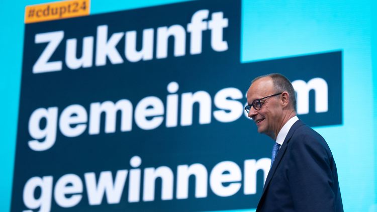 "Zukunft gemeinsam gewinnen" ist der Slogan des Parteitags. Merz bekam für seine Rede mehr als neun Miniuten Applaus.