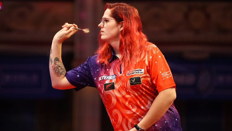Noa-Lynn van Leuven spaltet die Darts-Welt, weil sie als Transfrau an Frauen-Turnieren teilnehmen darf.
