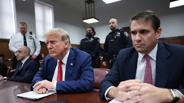Die Anklage wirft Trump vor, Geschäftsunterlagen gefälscht zu haben. 