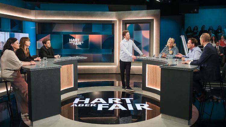 400.000 neue Wohnungen pro Jahr hat die Bundesregierung als Ziel ausgegeben – dass sie davon weit entfernt ist, liege auch an der FDP, sagt Kühnert bei "Hart aber fair".
