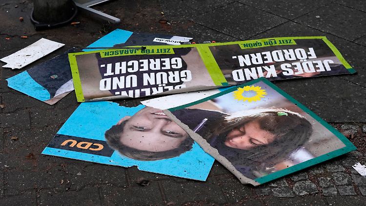 In den letzten Tagen gab es Attacken auf Politiker von AfD, Grünen und SPD beim Aufhängen von Wahlplakaten. 