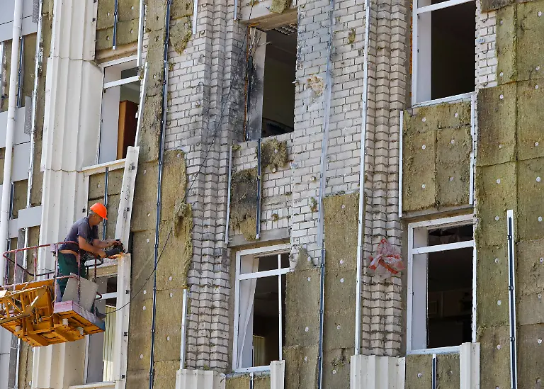 2022-08-31T112604Z-1927700514-RC2L7W9I8OFG-RTRMADP-3-UKRAINE-CRISIS-ENERHODAR