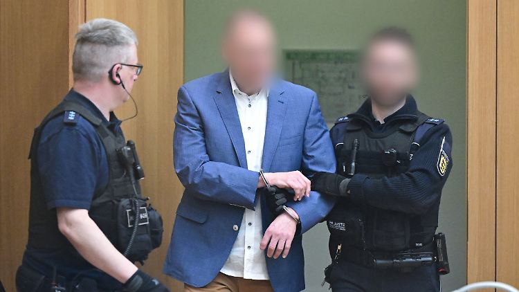 Wolfram S. ist der erste der neun Angeklagten in Stuttgart, der sich zu den Vorwürfen einlässt. 