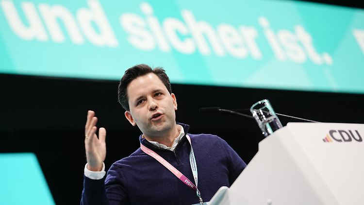 "Wir leben in einem Land, dass sich im Notfall nicht gegen Aggression von außen verteidigen kann", sagte JU-Chef Johannes Winkel. Der Parteitag folgte einem Antrag der Jungen Union.