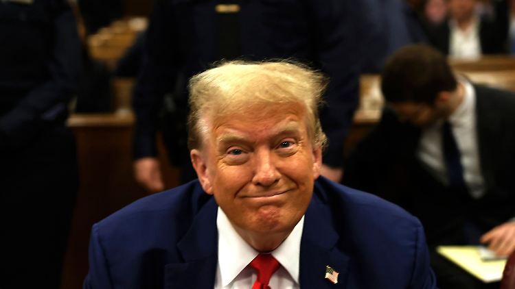 Trump hätte eigentlich am 20. Mai in Florida vor Gericht erscheinen müssen. Jetzt ist der Prozess auf unbestimmte Zeit vertagt.