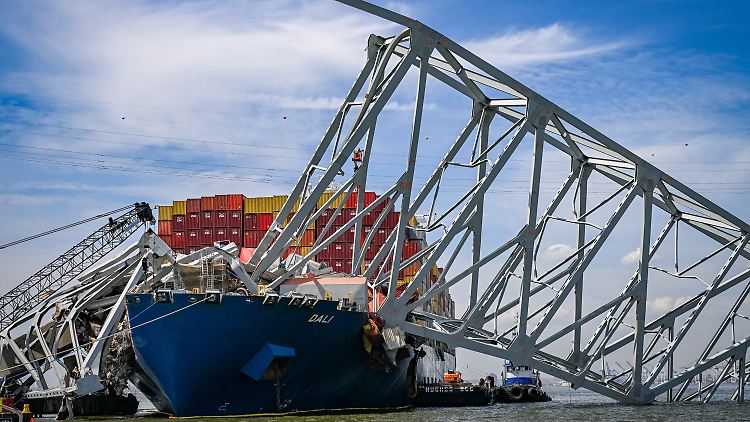 Das Containerschiff soll in den kommenden Tagen in den Hafen von Baltimore geschleppt werden. 