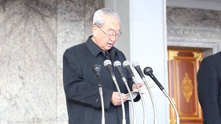 Kim Ki Nam beim Verlesen einer Botschaft auf einer Kundgebung in Pjöngjang.