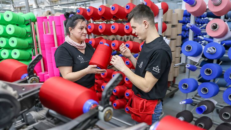 Die Textilindustrie klagt mit am stärksten über fehlende Aufträge.