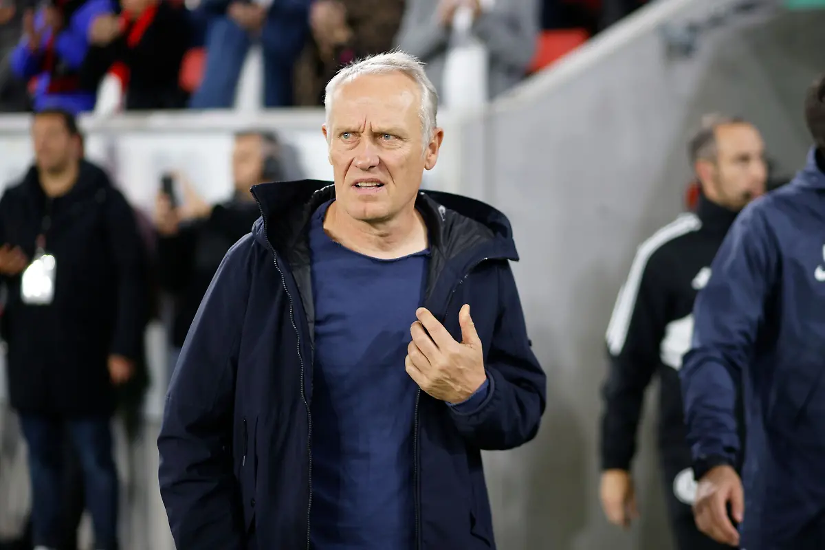 Freiburgs-Trainer-Christian-Streich-ist-nach-dem-Spiel-gegen-Paderborn-enttaeuscht