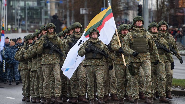 Litauische Soldaten bei einer Militärparade.