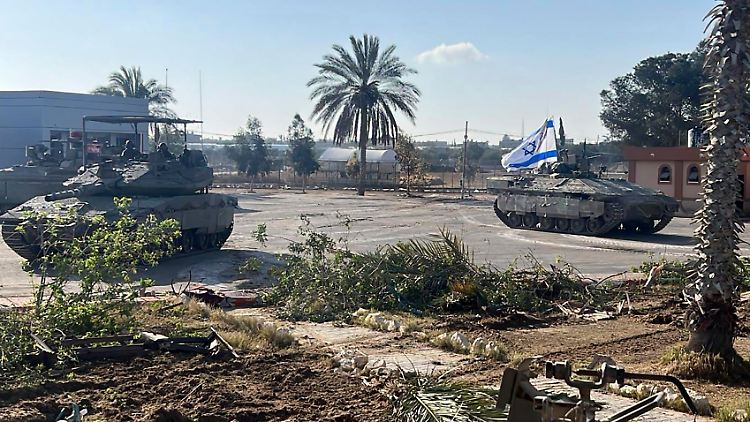 Israelische Panzer nahe dem Grenzübergang Rafah.