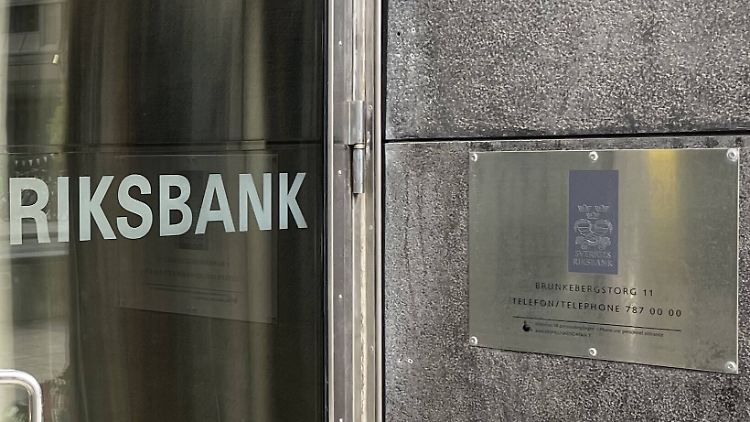 Nach der ersten Senkung um 0,25 Prozent könnten weitere Schritte laut der Riksbank in der zweiten Jahreshälfte folgen.
