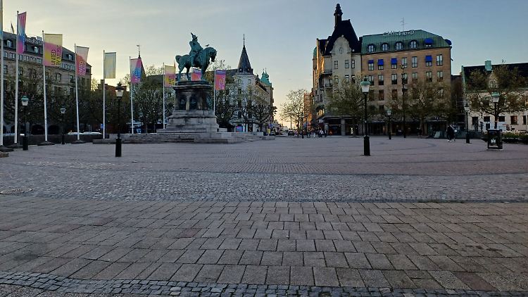 Malmös Stortorget eine Stunde vor Beginn des ersten ESC-Halbfinales - Party sieht irgendwie anders aus.