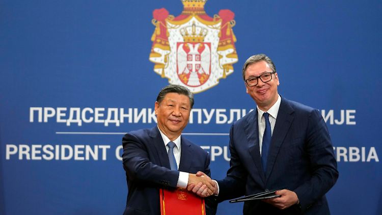"Den Respekt und die Liebe, die er hier, in unserem Serbien, finden wird, wird er nirgendwo sonst finden", sagte der serbische Präsident Vucic über den Besuch des chinesischen Staatschefs Xi in Belgrad. ​