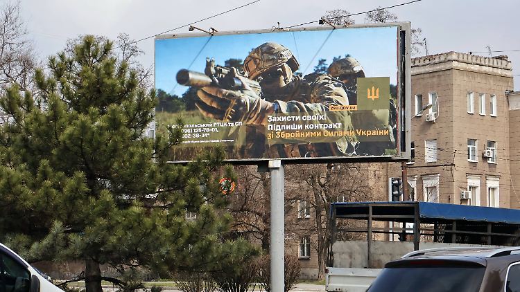 Das ukrainische Militär leidet unter Personalmangel. 