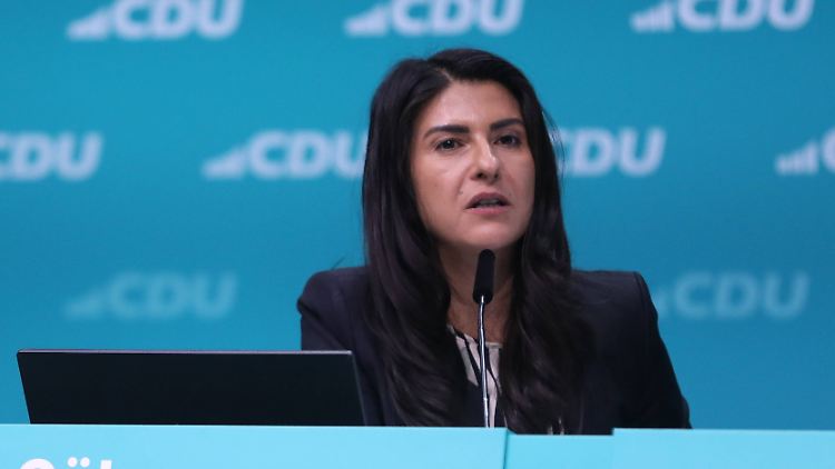 Auch die AfD werde inzwischen von Migranten gewählt. "Ich höre das im Privaten schon oft", sagt Güler.