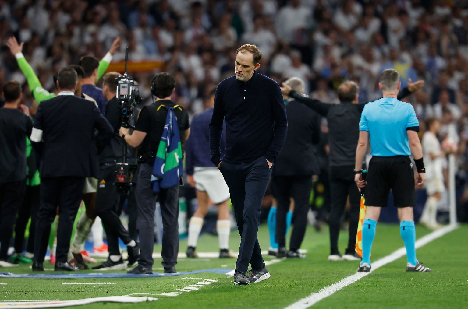 Thomas Tuchel umarmte kurz seinen Trainerkollegen Carlo Ancelotti und eilte schnurstracks in die Kabine - seine Spieler …