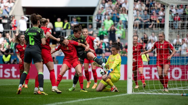 Bayern-Torhüterin Maria Luisa Grohs hielt nach ihrem Patzer stark, aber die Münchner verloren das Pokalfinale.