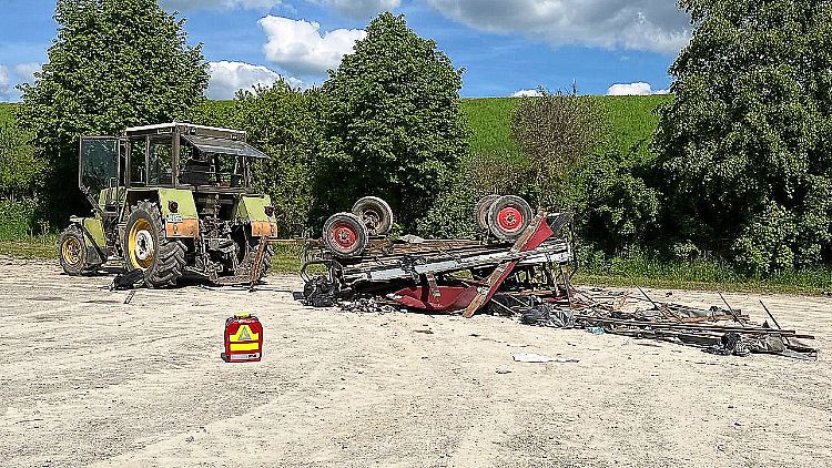 Bei dem Unfall wurden zwei Personen schwer verletzt.