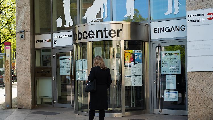 "Wer ohne wichtigen Grund nicht zur Annahme zumutbarer und existenzsichernder Arbeit bereit ist, sollte keinen Leistungsanspruch haben", heißt es im Papier des Landkreistags.