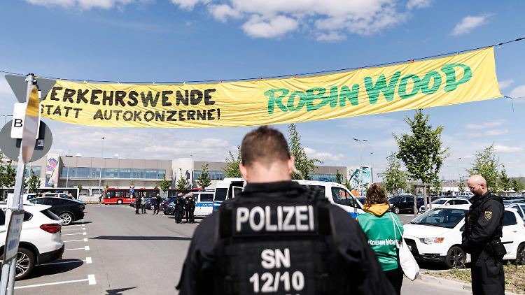 Bereits seit Mitte der Woche protestieren Tesla-Gegner gegen den Autobauer (Bild von Mittwoch).