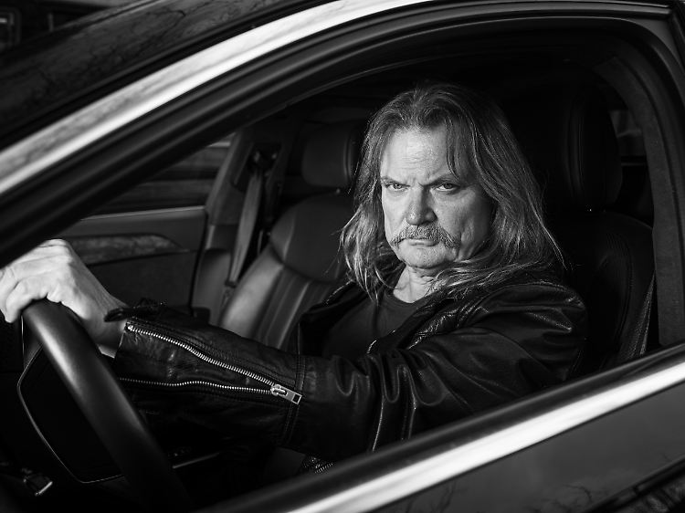 Wie klingt ein Auto? Mandoki, als musikalischer Direktor von VW, weiß es.