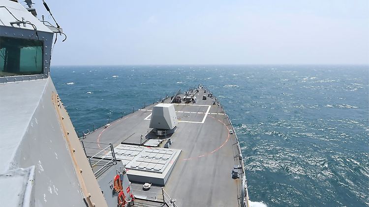 Die US-Marine bestätigte die Durchfahrt des Schiffes und erklärte, damit habe sie "die Navigationsrechte und -freiheiten im Südchinesischen Meer in der Nähe der Paracel-Inseln geltend gemacht".