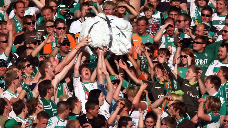 Die Papierkugel wurde Teil der Fußball-Geschichte.