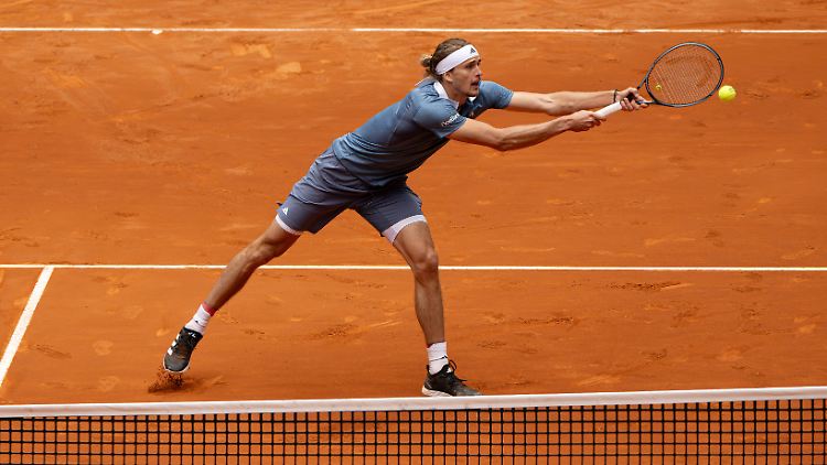 Alexander Zverev steht in Rom in der dritten Runde.