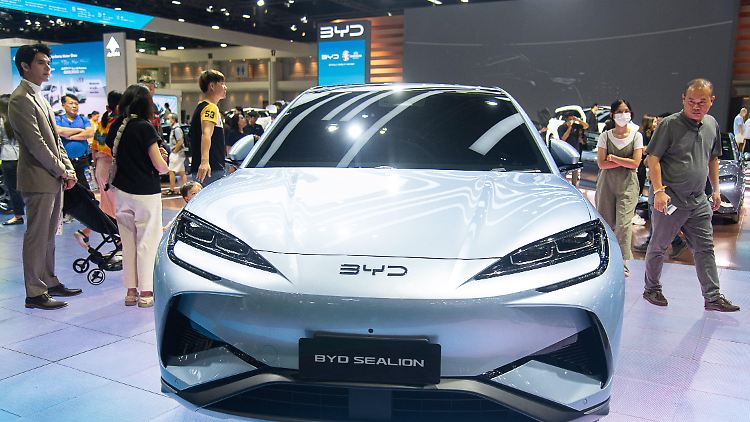 Ein batterieelektrisches Auto des chinesischen Herstellers BYD auf einer Messe in Thailand.