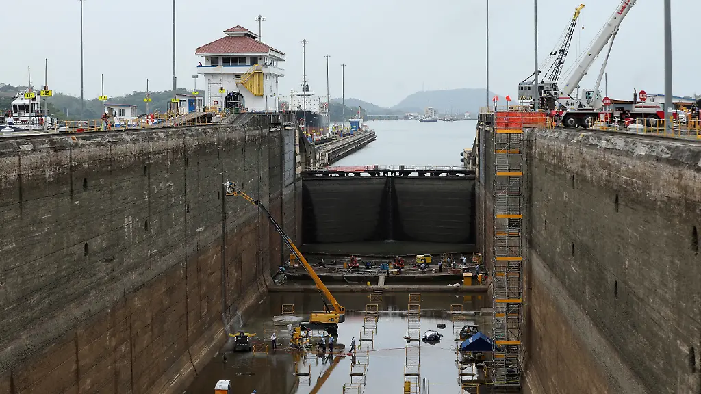 2023-10-31T172223Z-1102564059-RC22X0AMM4BT-RTRMADP-3-PANAMA-CANAL