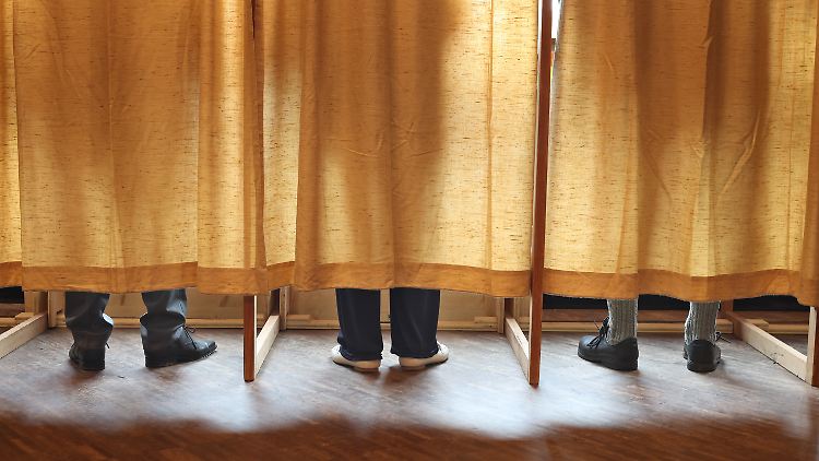 KI, so fürchten die Forscher, könnte beispielsweise demokratische Wahlen manipulieren.