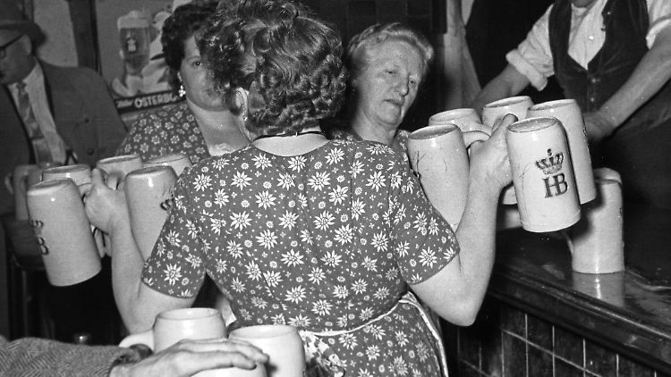 Als Krüge noch Krüge waren: Das Hofbräuhaus auf einem historischen Bild.