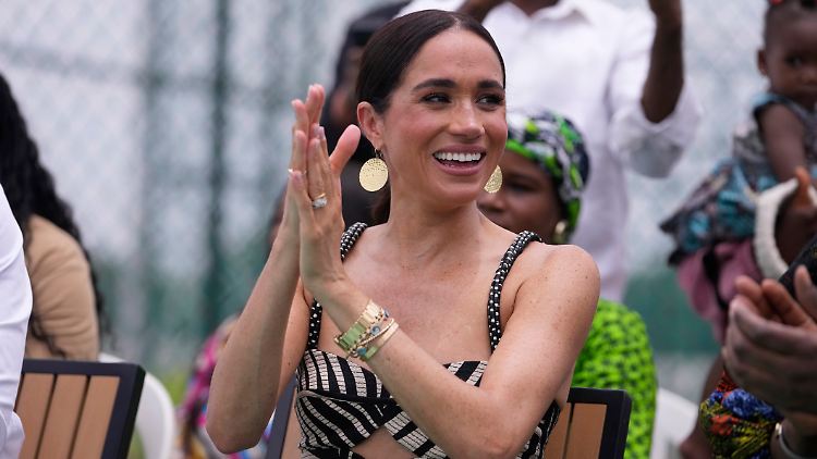 Auch am ersten Tag der Nigeria-Reise des Herzogs und der Herzogin von Sussex sprach Meghan beim Besuch einer Schule in Abuja über ihre Kinder.