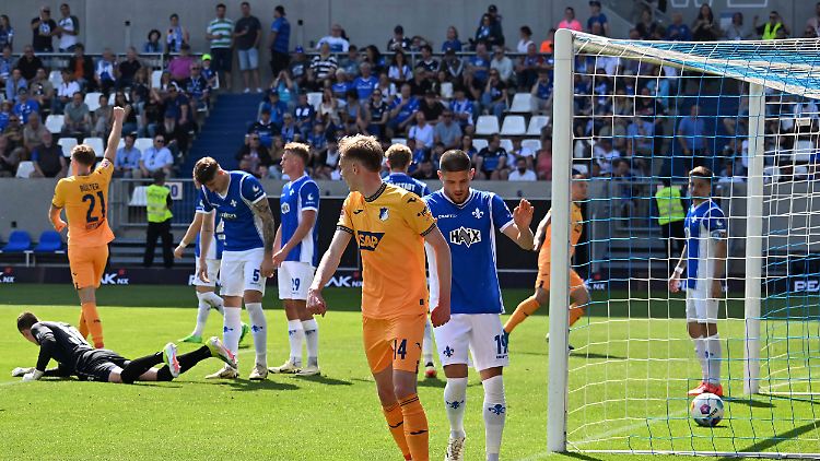 Hoffenheim jubelt, Darmstadt lässt den Kopf hängen.