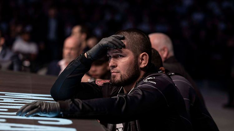 War nach seiner Zeit als Käfigkämpfer noch als Trainer und Veranstalter aktiv: Khabib Nurmagomedov.
