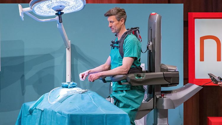 Mit ihrem Exoskelett-Roboter sorgen die noac-Gründer für viel Aufsehen in der Löwenhöhle.