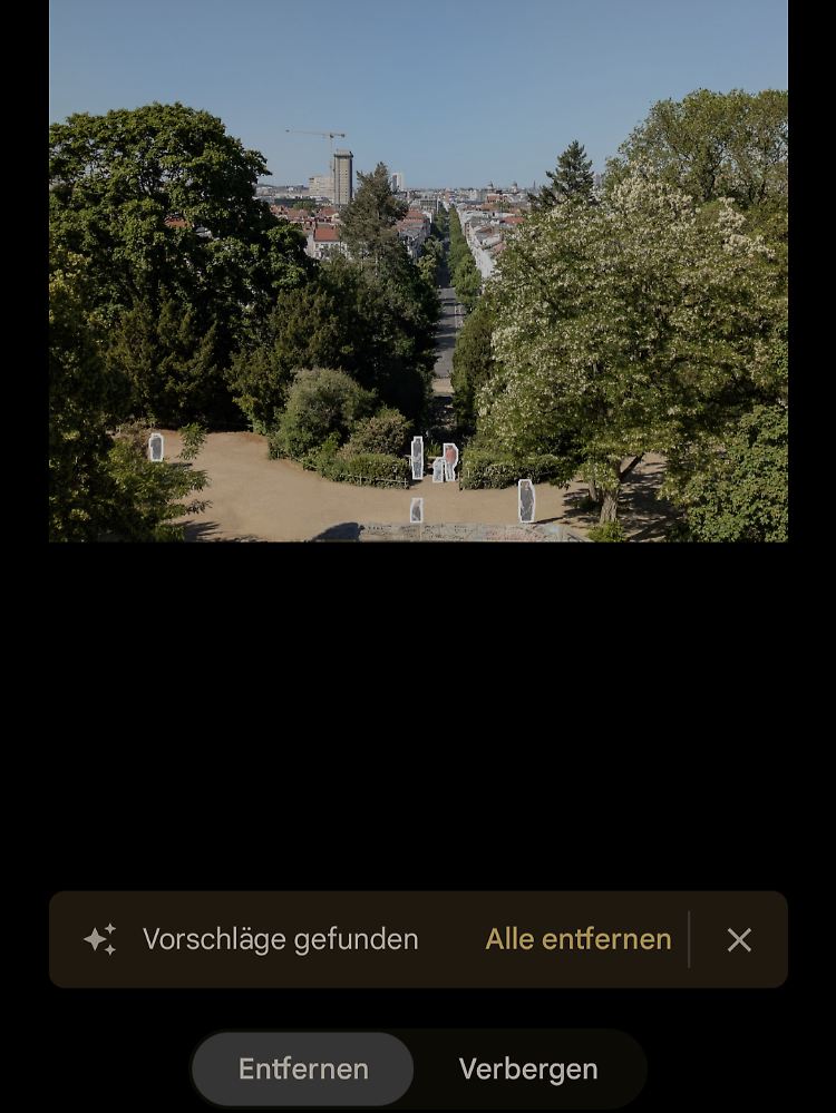 Der "magische Radierer" erkennt Personen im Hintergrund automatisch, den Feinschliff kann man manuell vornehmen.